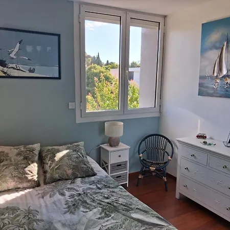 Maison Lumineuse Avec Grande Terrasse En Bois Et Jardin بيرول