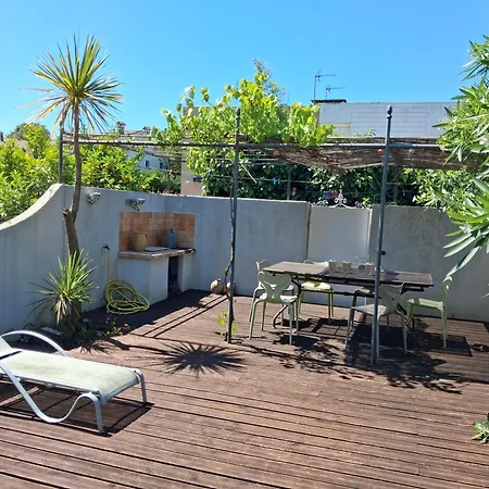 Maison Lumineuse Avec Grande Terrasse En Bois Et Jardin بيرول