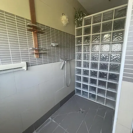 بيت للعطل Maison Lumineuse Avec Grande Terrasse En Bois Et Jardin